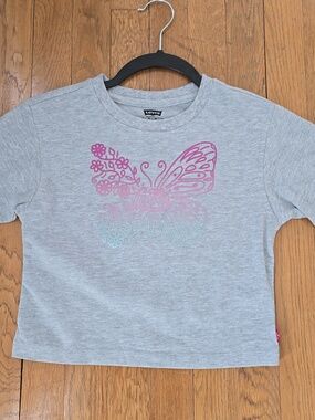 LEVI'S BRAND SIGNATURE GIRL'S GREY WITH BUTTERFLY SHORT SLEEVES CROP TEE SHIRT 6